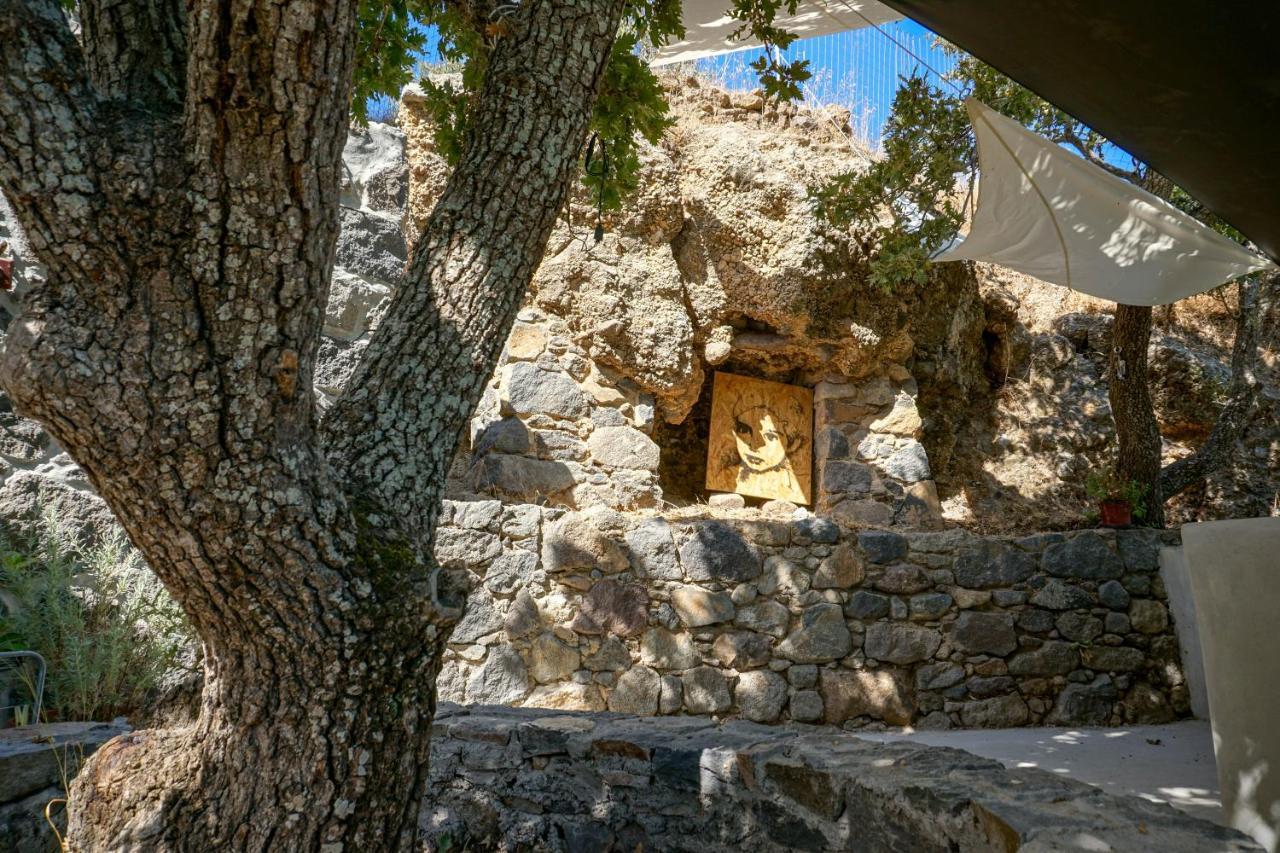 My Old Stone House In A 2 000 Sqm Private Garden With Fab Glamping Tent Mandrákion エクステリア 写真