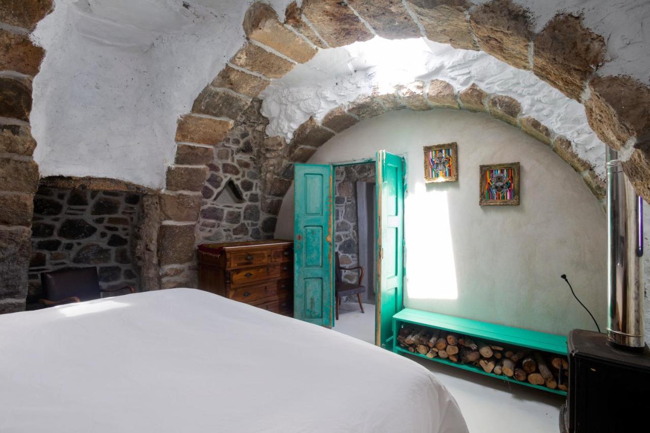 My Old Stone House In A 2 000 Sqm Private Garden With Fab Glamping Tent Mandrákion エクステリア 写真