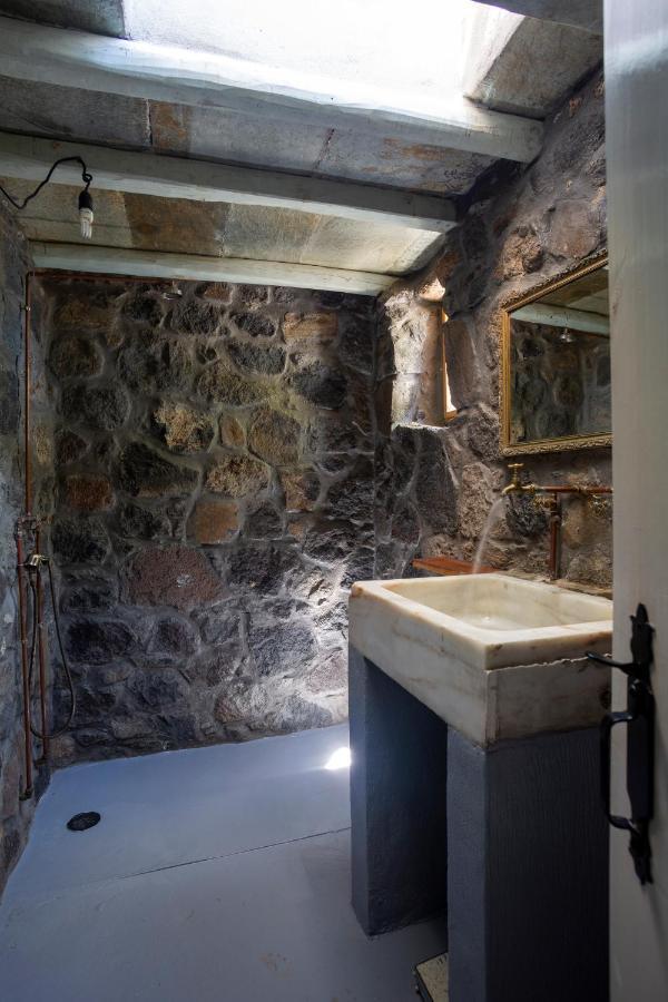 My Old Stone House In A 2 000 Sqm Private Garden With Fab Glamping Tent Mandrákion エクステリア 写真
